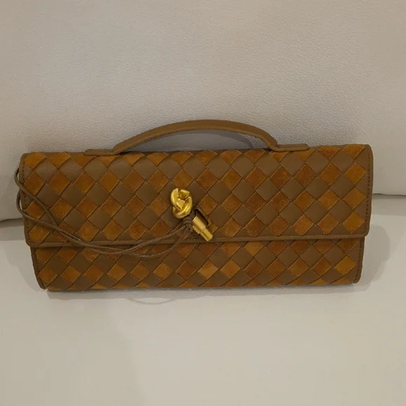 Elegant Leather Cashmere Tan Woven Clutch - Picture 7 of 10
